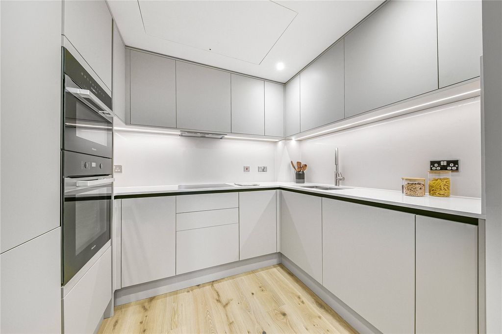 Property photo 2 of 10 Kitchen