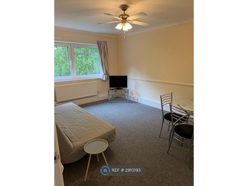 Property photo 1 of 10 Living Room/Dining Room