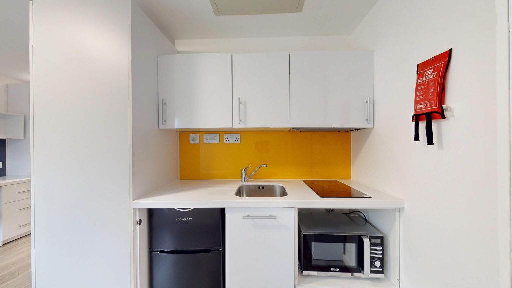 Property photo 2 of 21 Kitchen