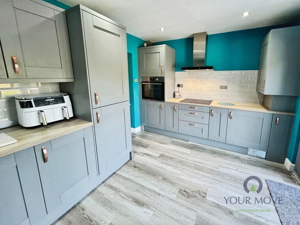Property photo 2 of 16 Kitchen 1
