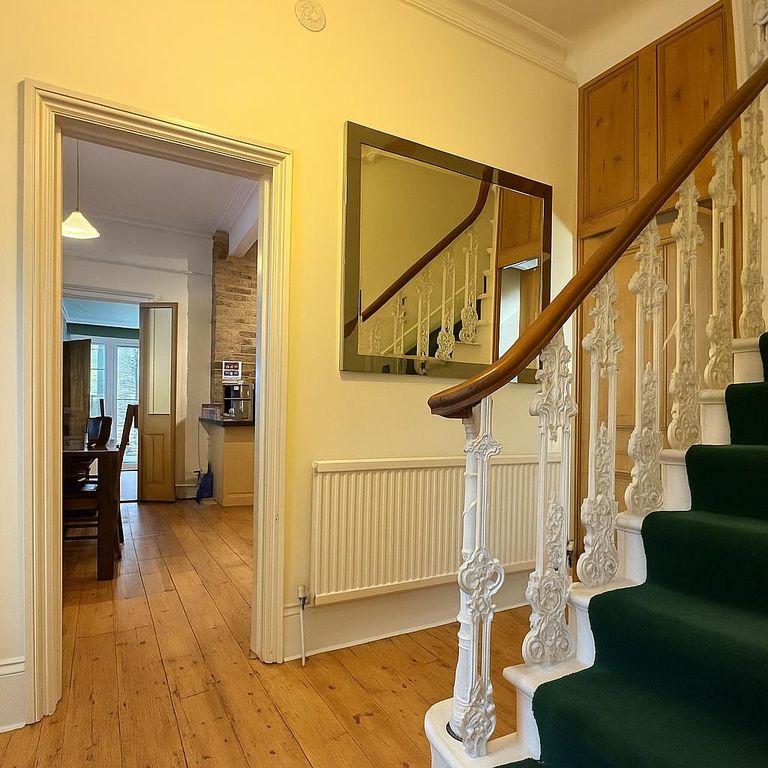 Property photo 3 of 10 Entrance Hall.Png