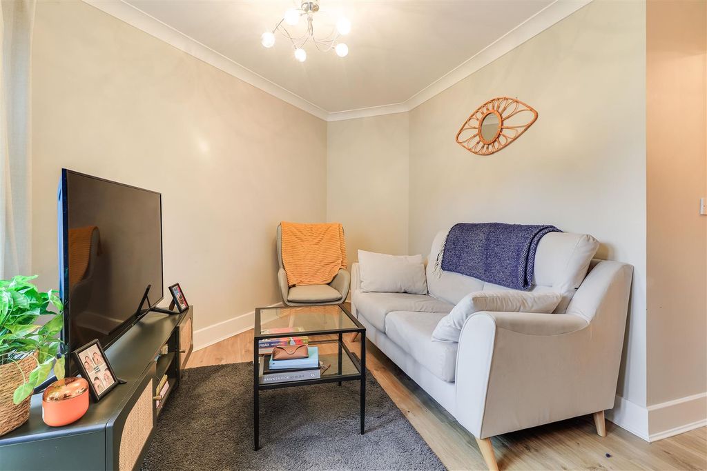 Property photo 3 of 13 Living / Dining Room (2)