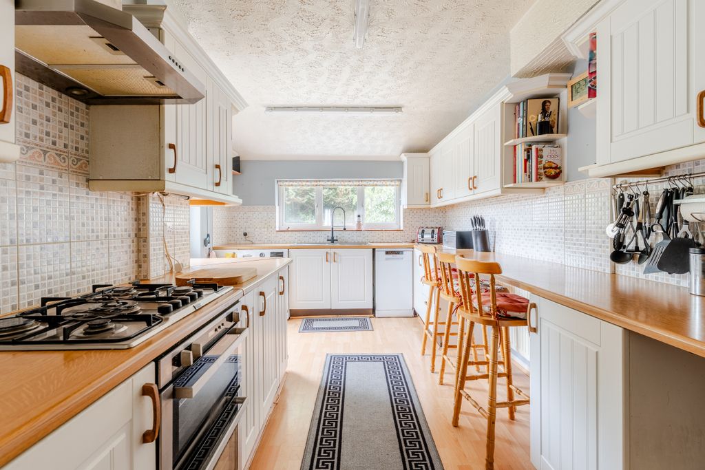 Property photo 2 of 18 A7400923-Hdr-1