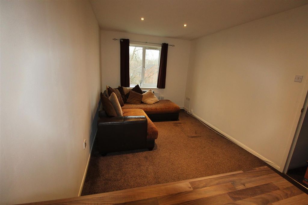 Property photo 3 of 7 Lounge