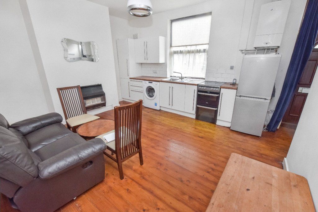 Property photo 3 of 9 Lounge/Kitchen