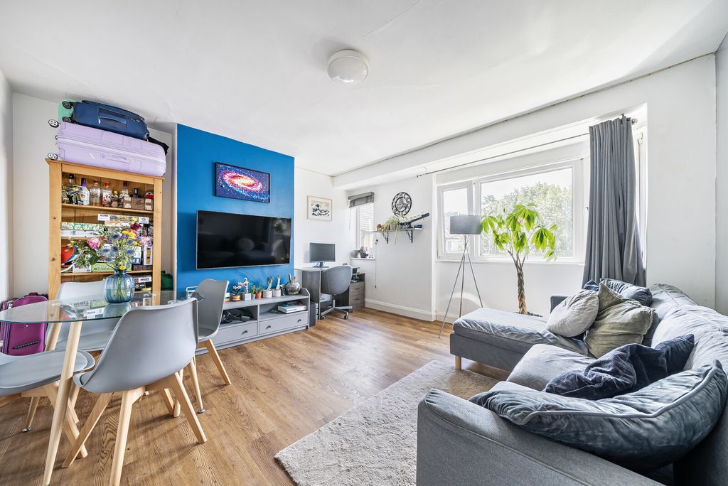 Property photo 2 of 11 Sitting Room