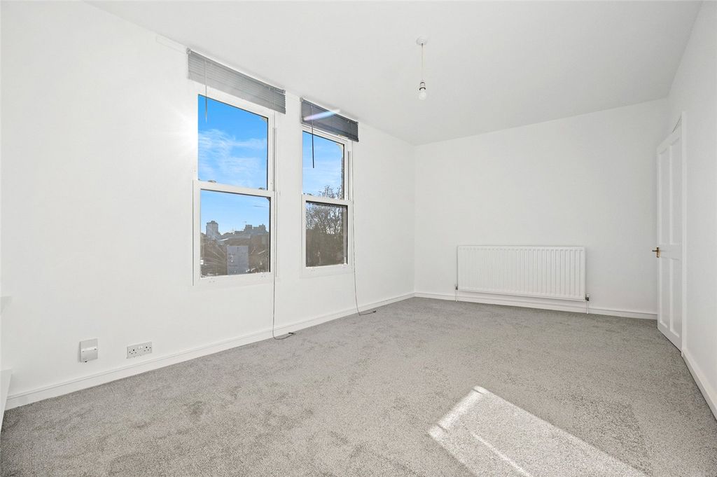 Property photo 3 of 8 Picture No. 05