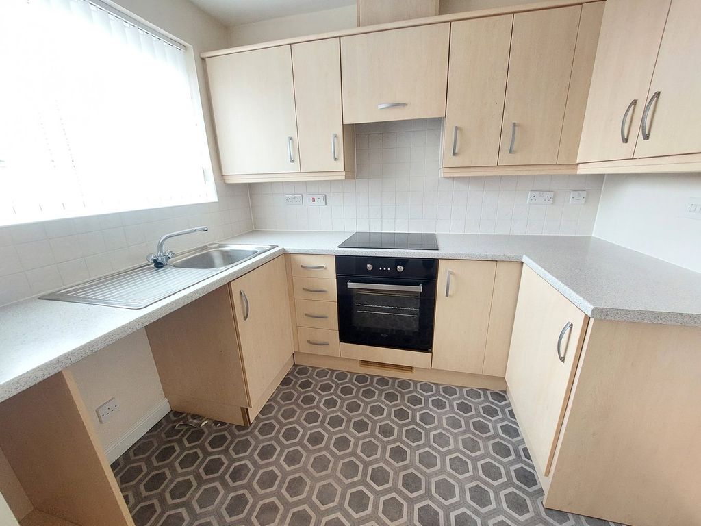 Property photo 3 of 7 Kitchen