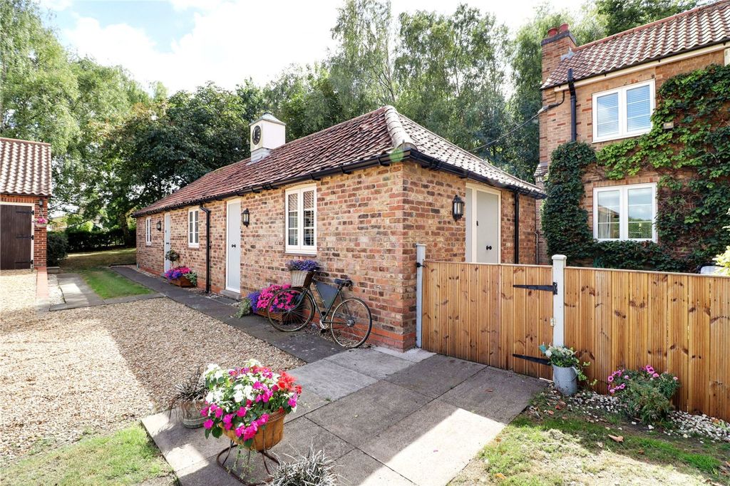 Property photo 3 of 49 Picture No. 05