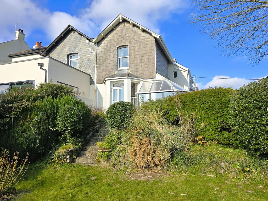 Property photo 1 of 32