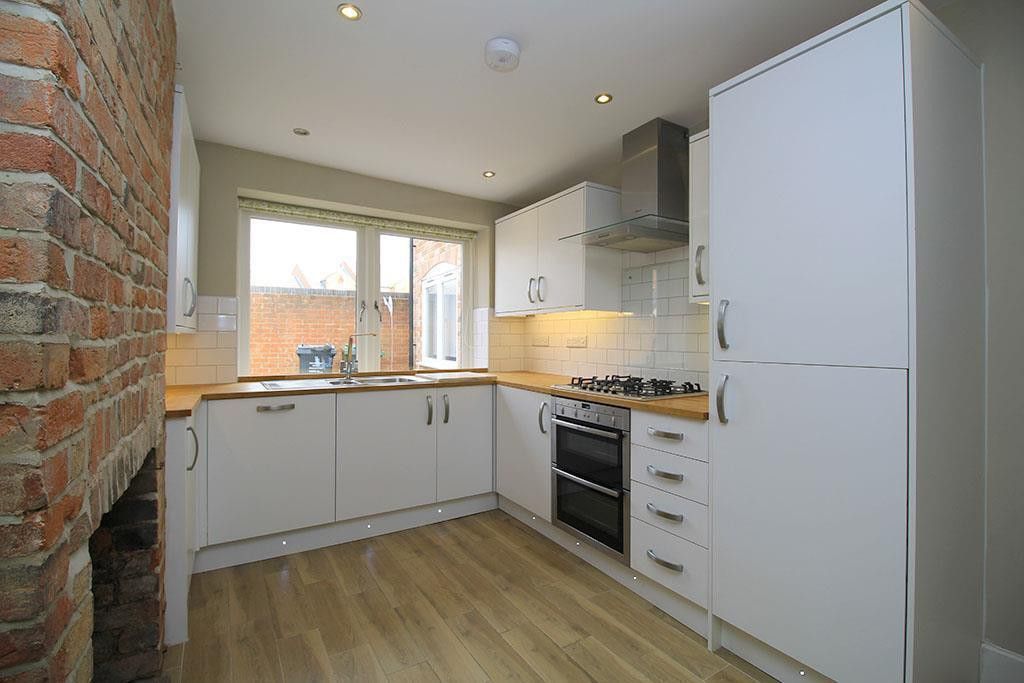 Property photo 1 of 21 Kitchen (Main)