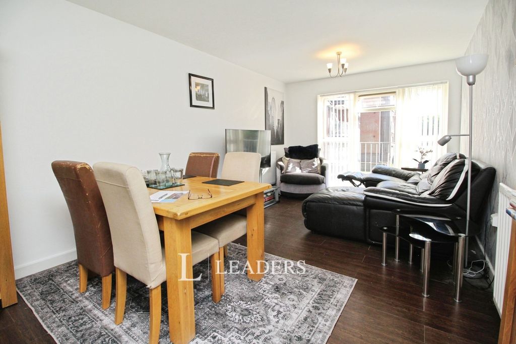 Property photo 3 of 11 Pbox-Img.Jpg