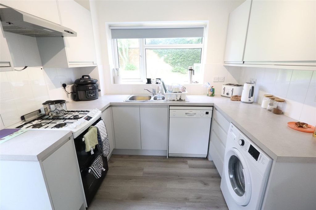 Property photo 3 of 14 Kitchen