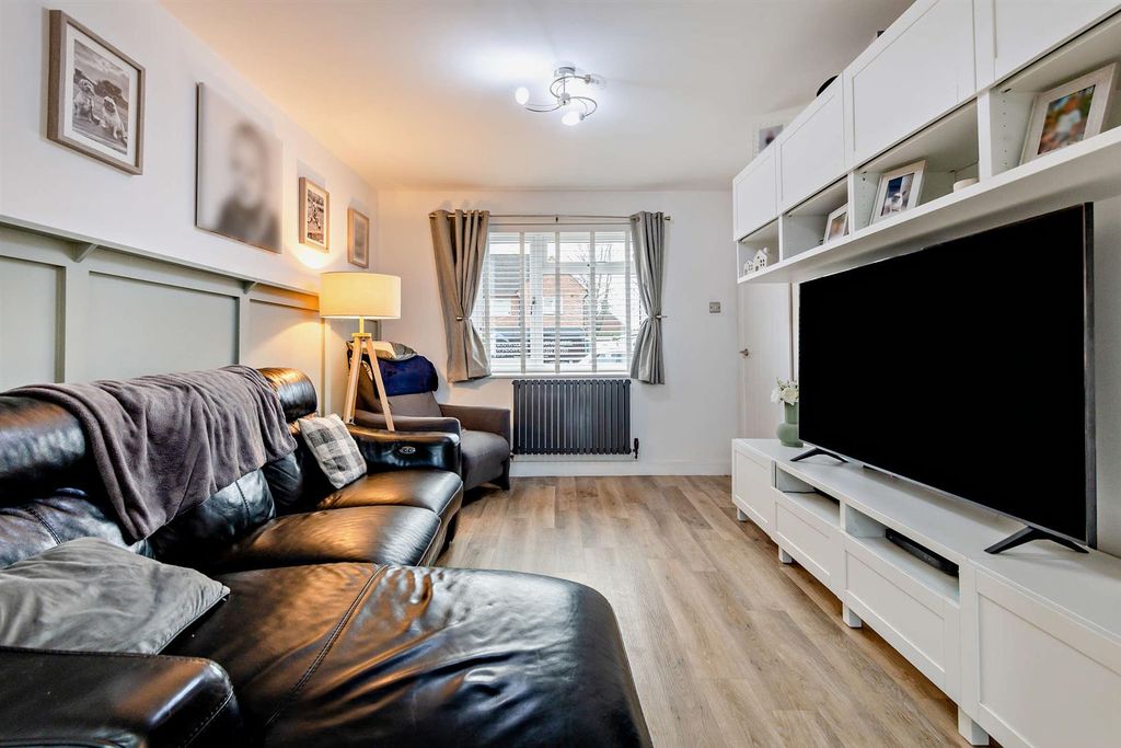 Property photo 2 of 21 8678062-Interior05-800.Jpg