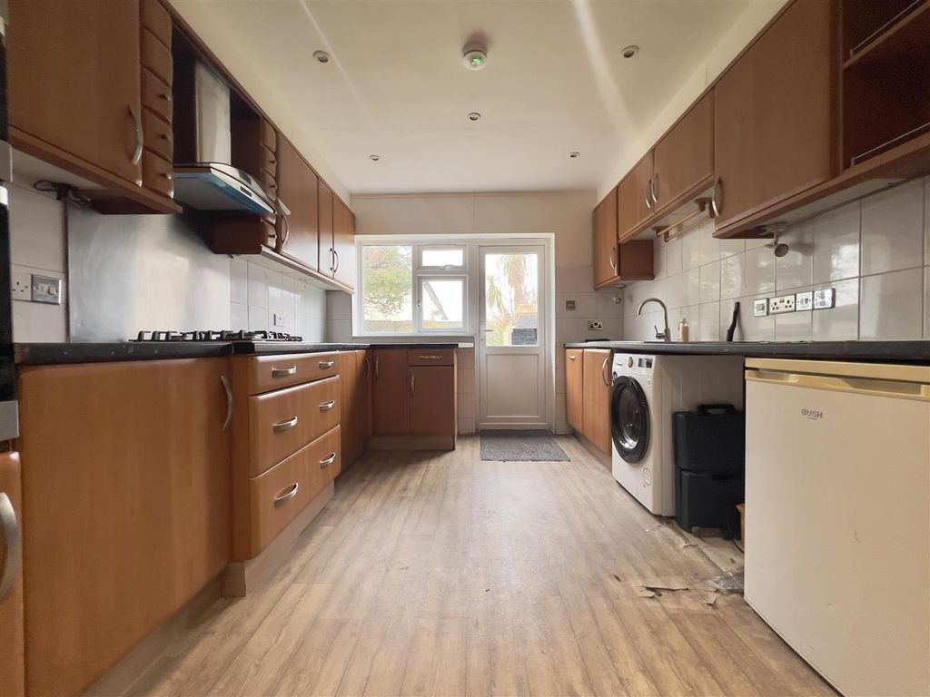 Property photo 3 of 13 Kitchen