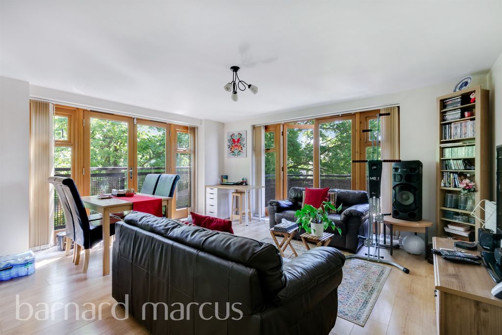 Property photo 2 of 8