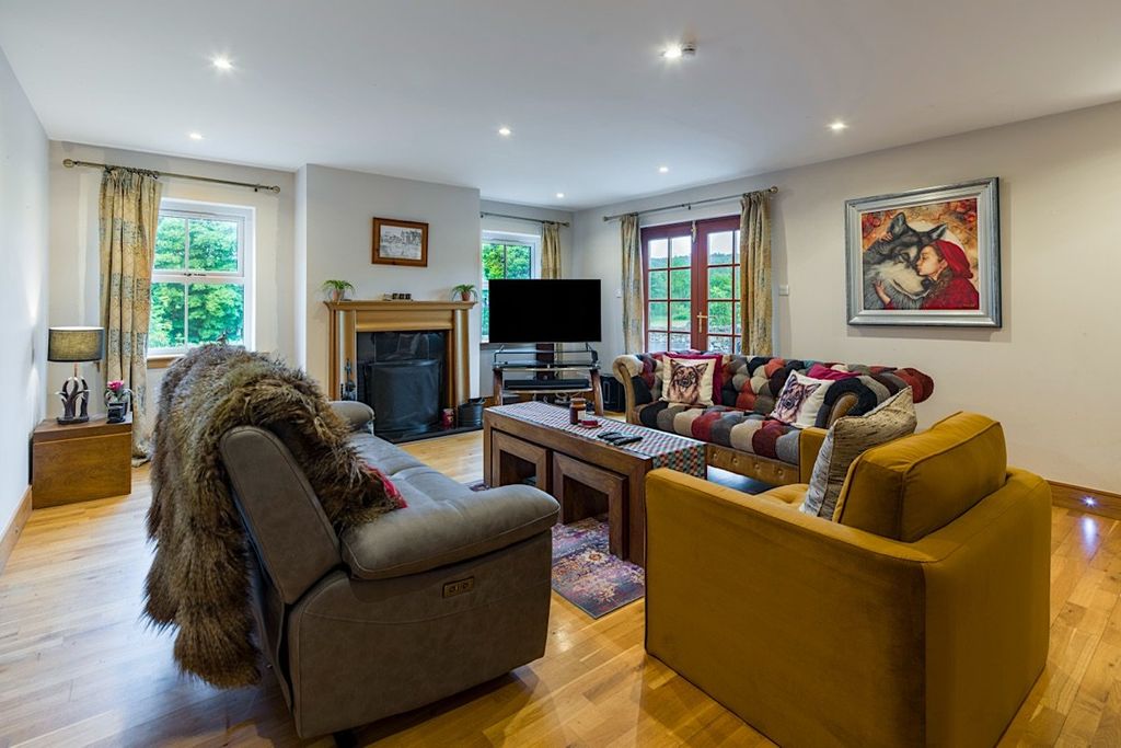 Property photo 3 of 15 Sitting Room