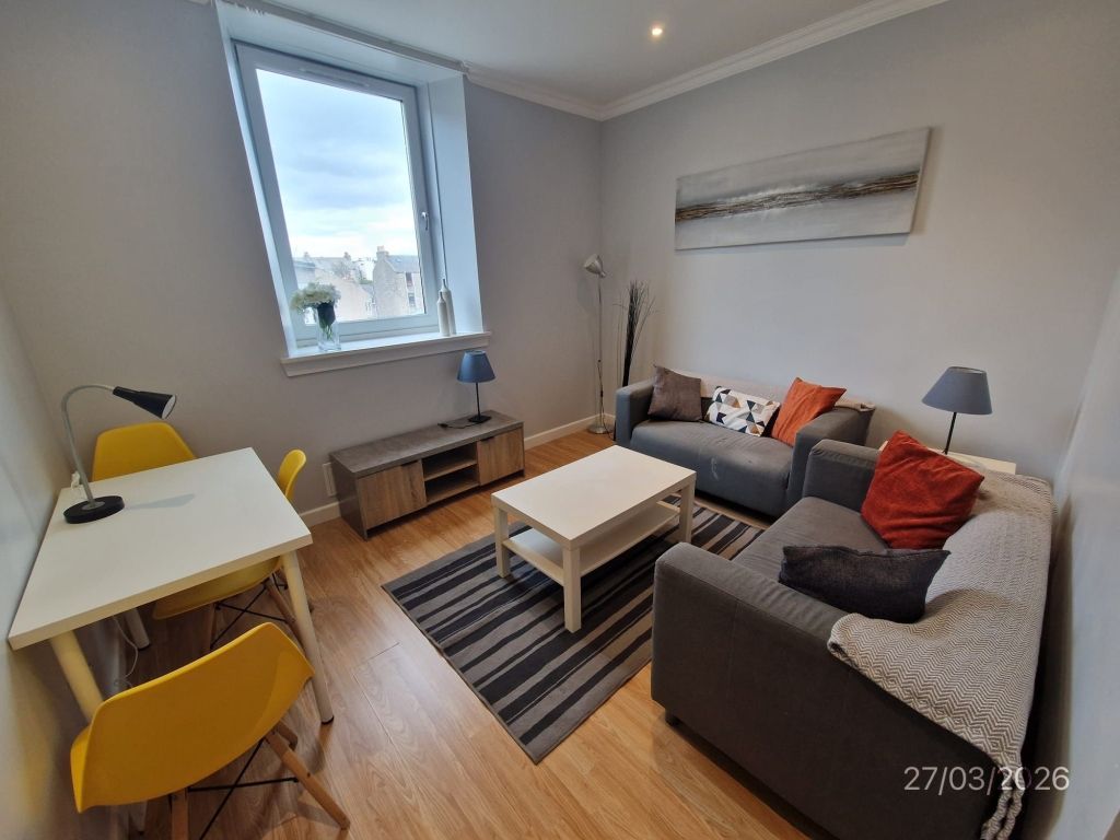 Property photo 1 of 9 Lounge (1)