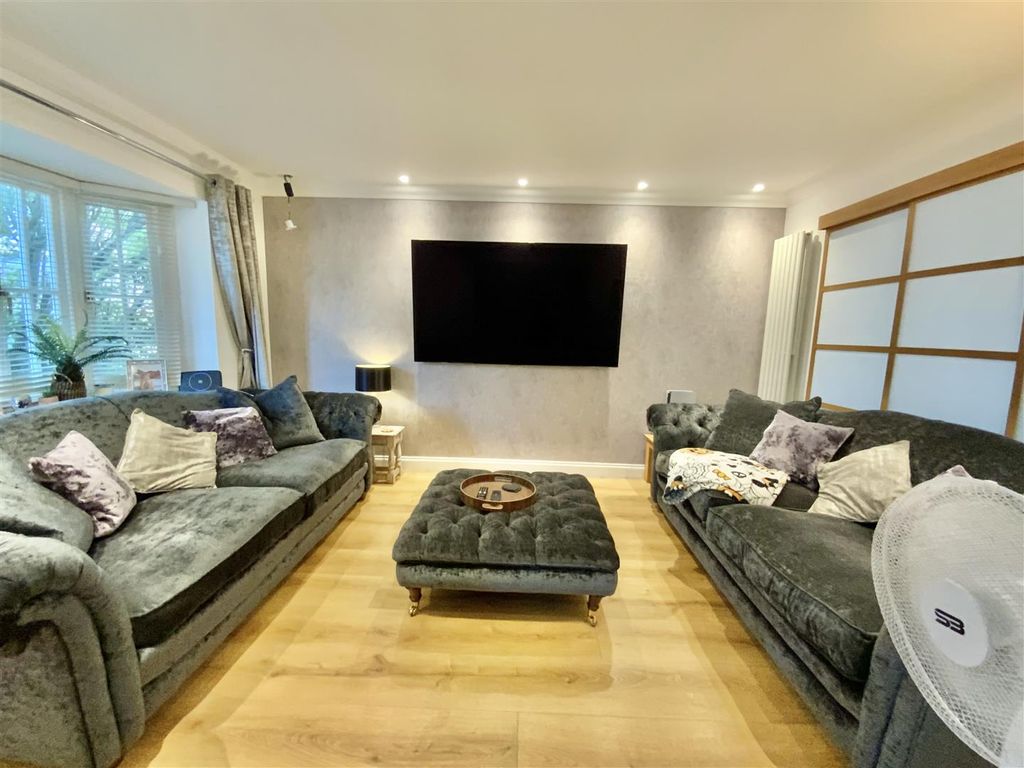 Property photo 2 of 17 Living Room