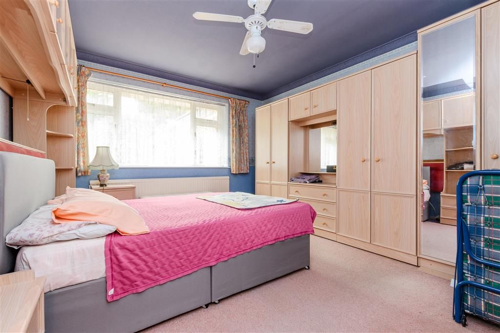 Property photo 2 of 9 Bedroom