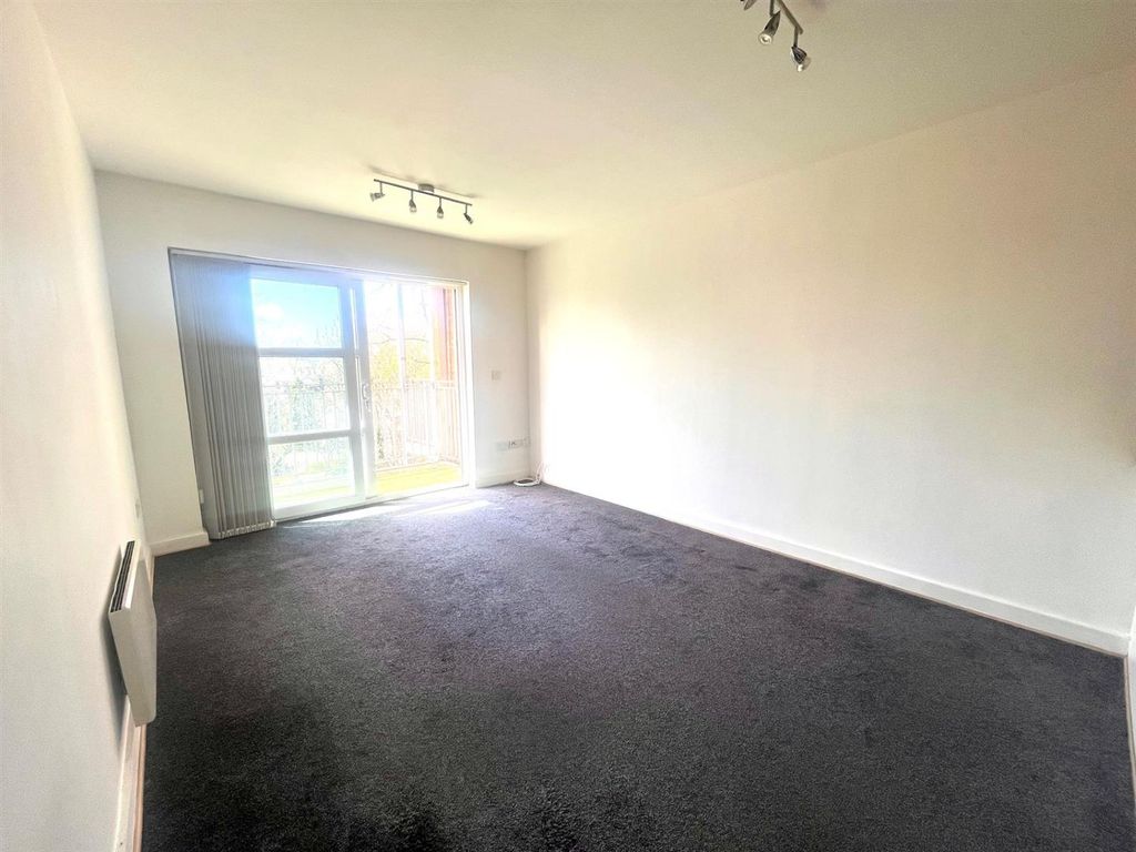 Property photo 3 of 8 F682Cafa-E233-4E4E-98E3-Cdeb5F6426Db.Jpg