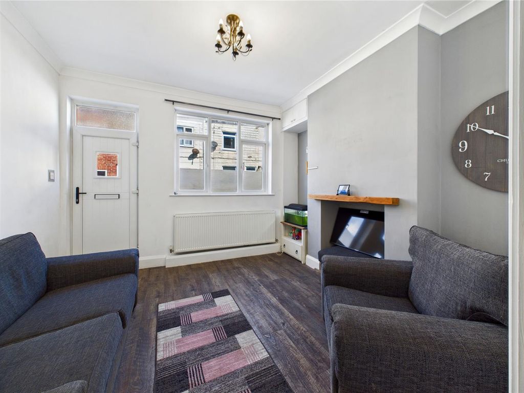 Property photo 2 of 13 Lounge