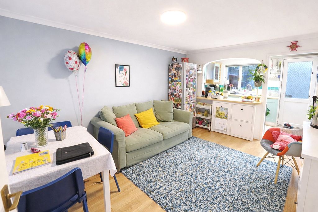 Property photo 2 of 8 Picture No. 19