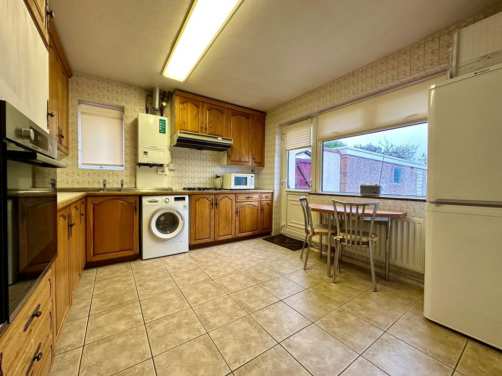 Property photo 2 of 16 Kitchen