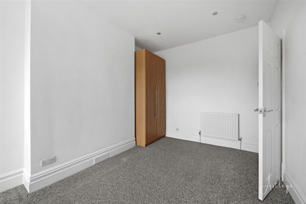 Additional image 10 of 3 bed flat for saleEversley Road, Sketty, Swansea SA2