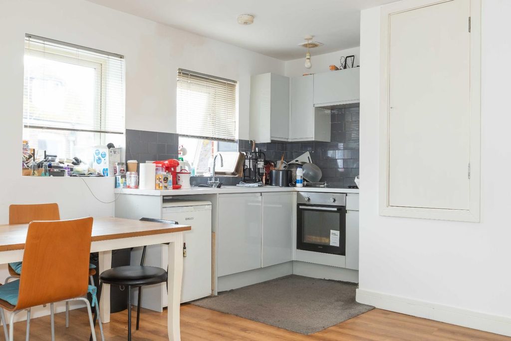 Property photo 2 of 7 11C Nrth Rd_4.Jpg
