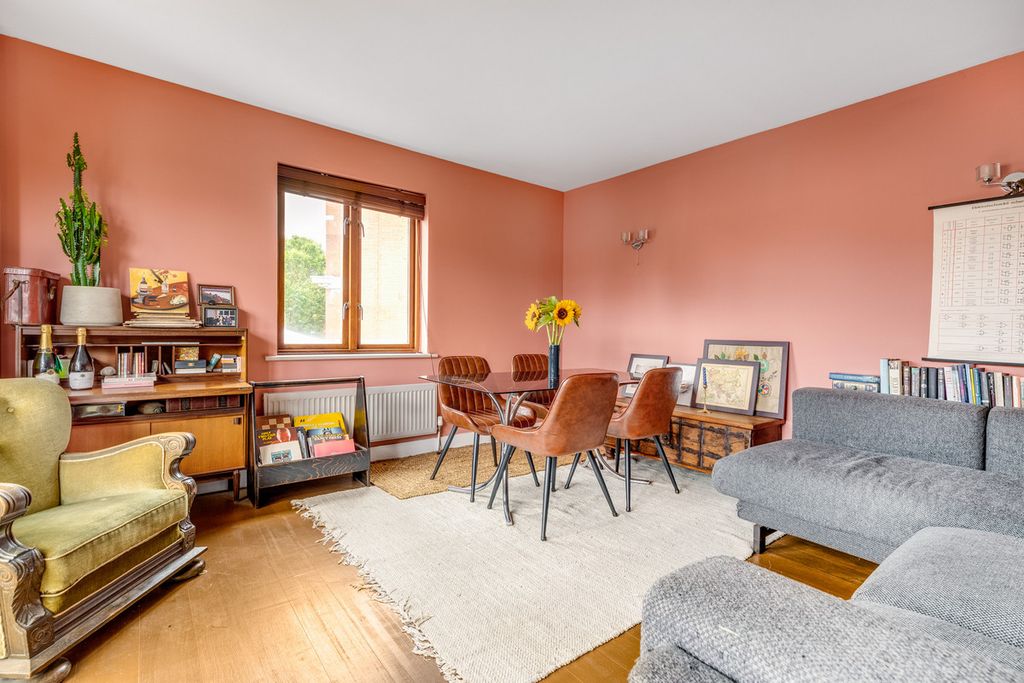 Property photo 3 of 9