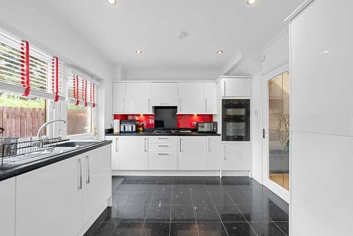 Property photo 3 of 31