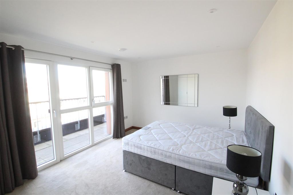 Property photo 3 of 10 Bedroom 1