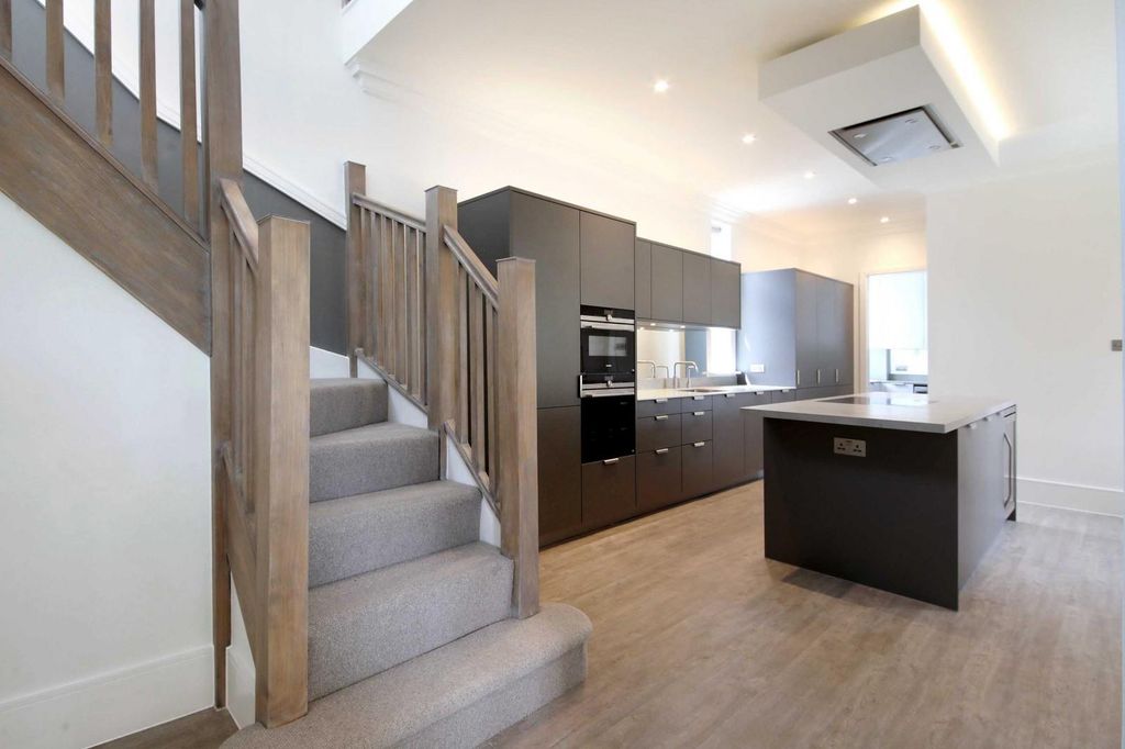 Property photo 2 of 11 Image