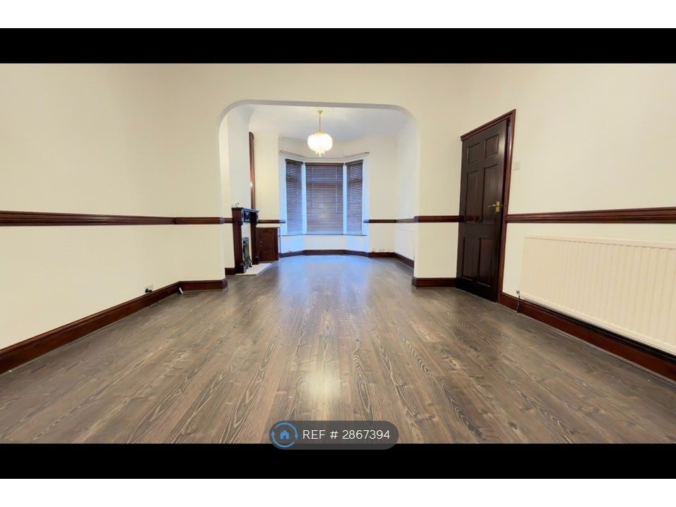 Property photo 1 of 18 Living Room