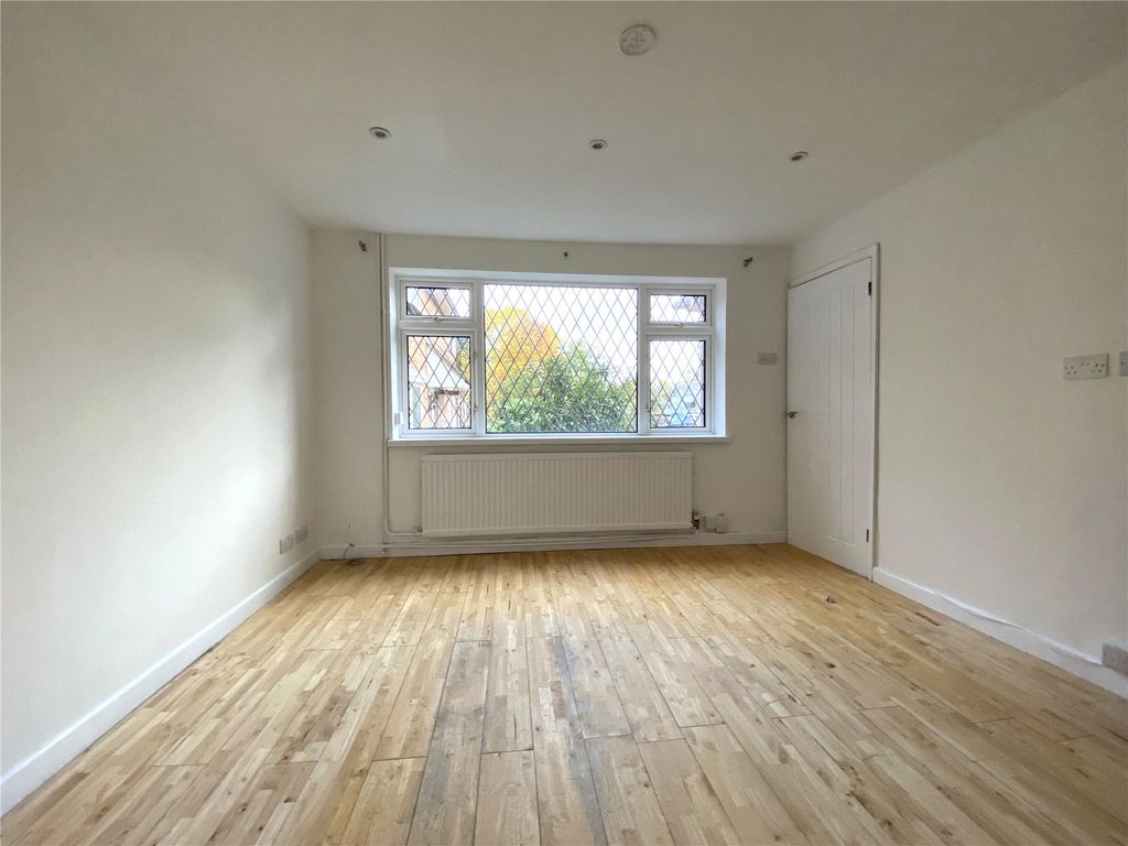 Property photo 2 of 18 Picture No. 16