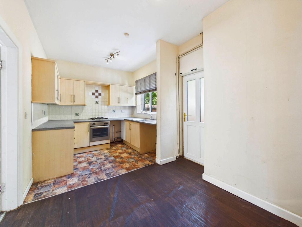 Property photo 3 of 11 Kitchen