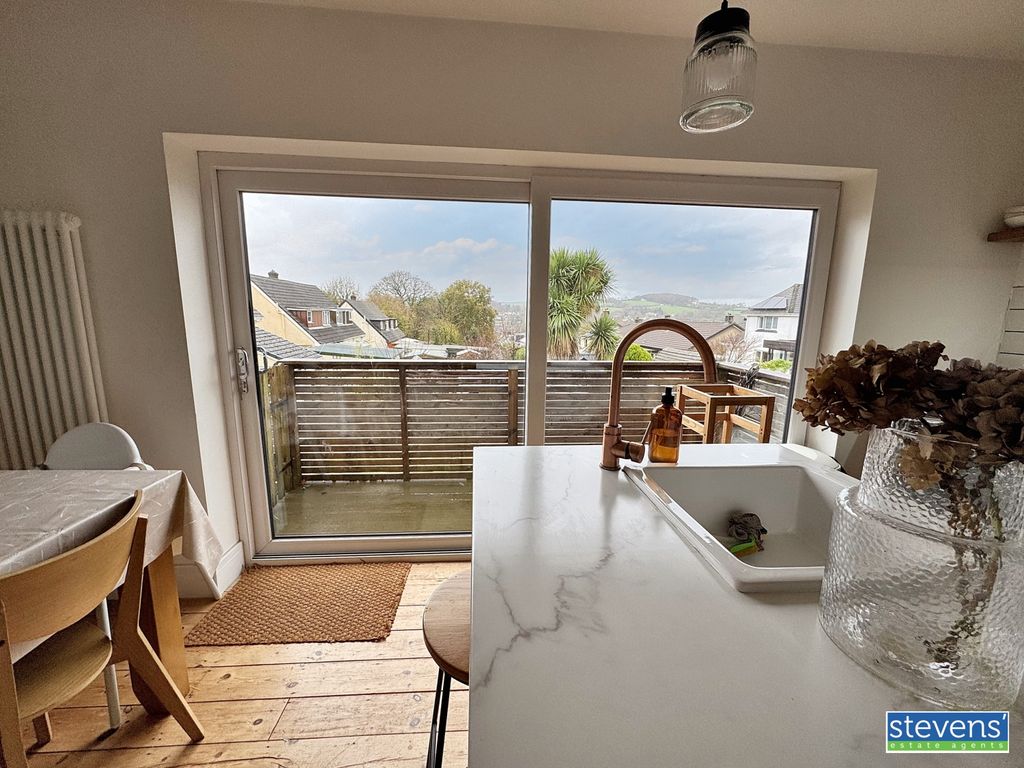 Property photo 2 of 18 Image00010