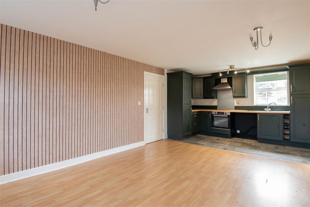 Property photo 2 of 9 Kitchen / Lounge