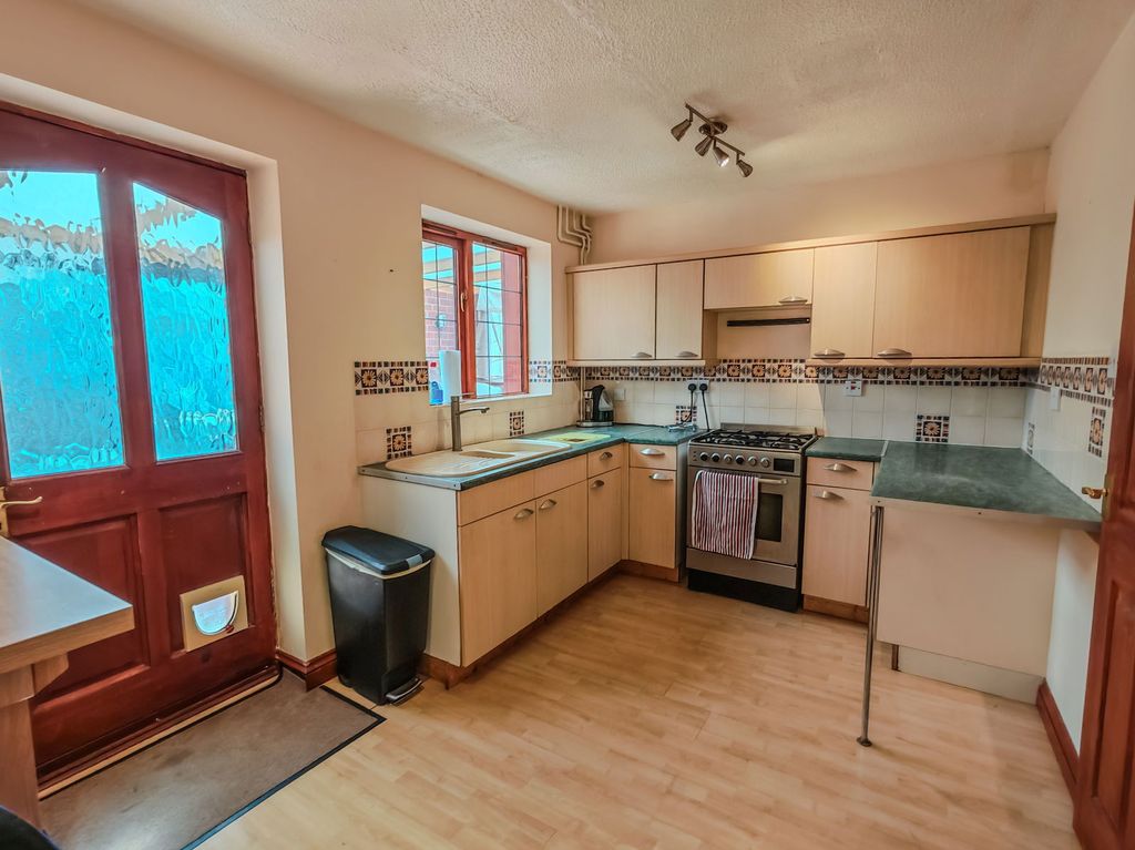 Property photo 3 of 20