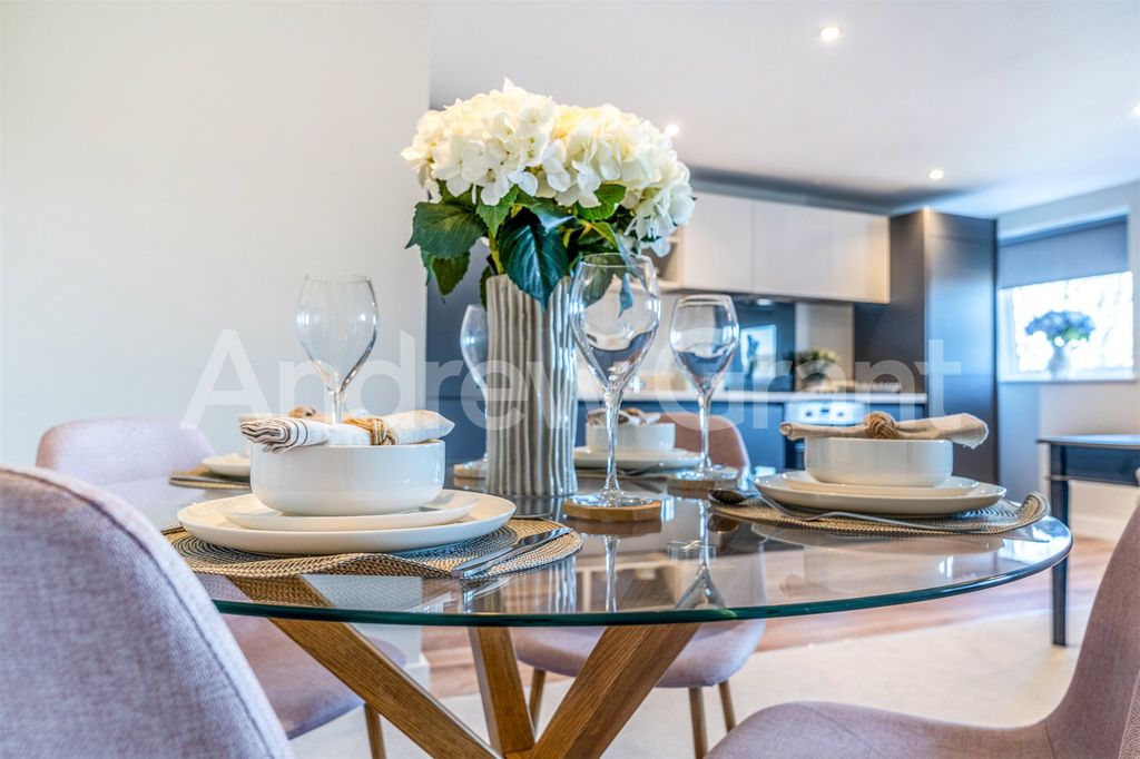 Additional image 4 of 2 bed flat to rentOrchard House, 2 Victoria Square, Droitwich WR9