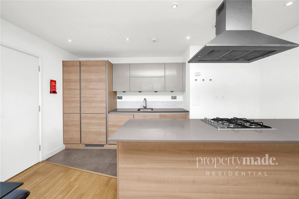 Property photo 2 of 19 Picture No. 14