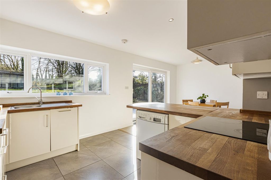 Property photo 3 of 17 Kitchen.Jpg