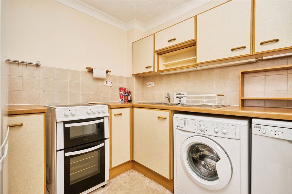 Property photo 3 of 9 Kitchen