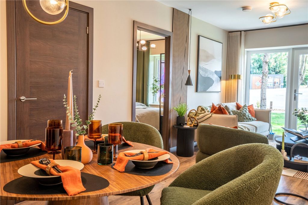 Property photo 3 of 10 Show Home