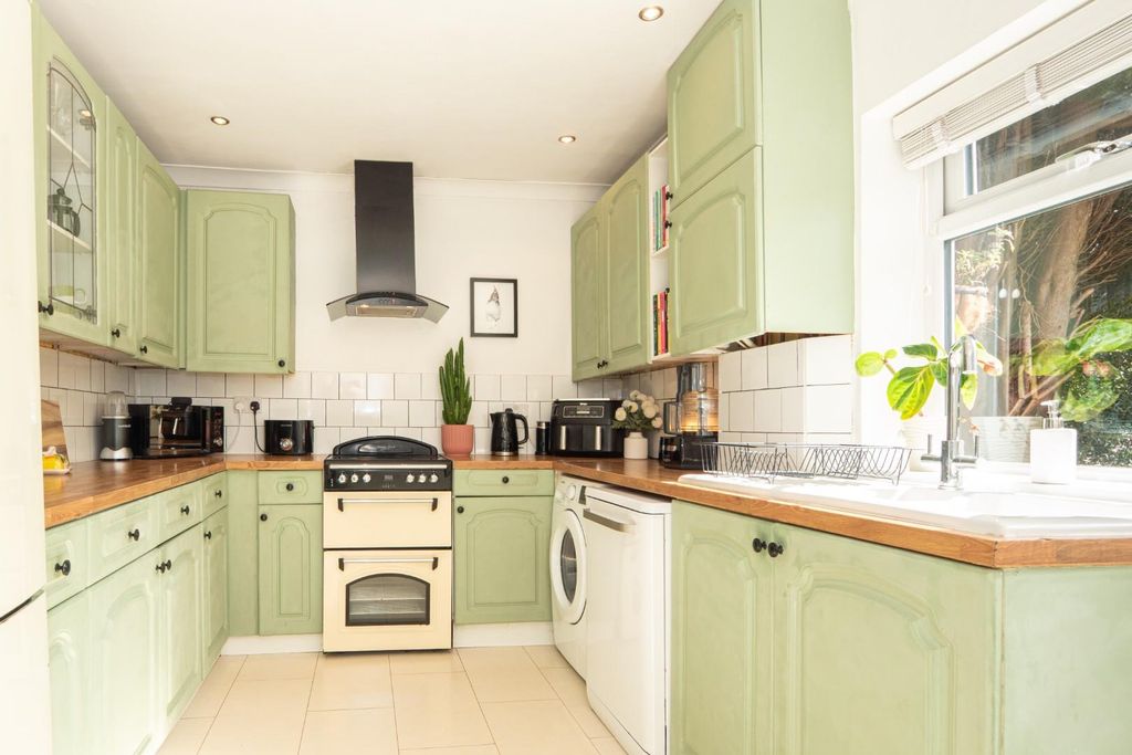 Property photo 3 of 32 Kitchen