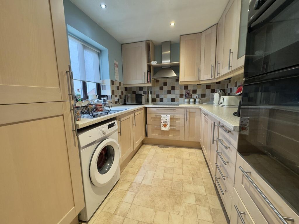 Property photo 2 of 12 Kitchen