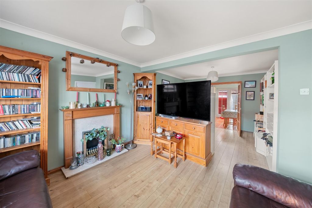 Property photo 2 of 25 3