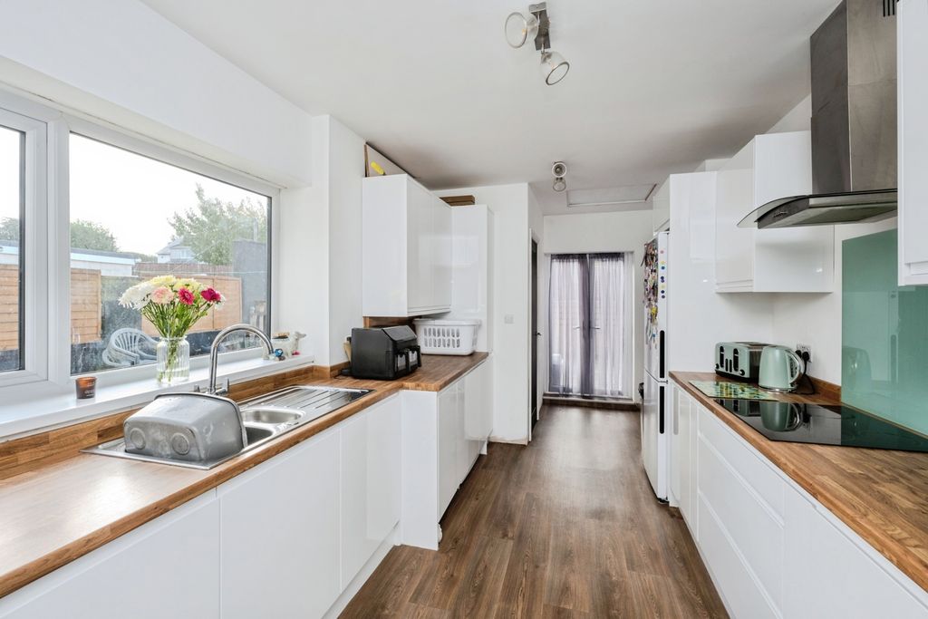 Property photo 3 of 17 Photo