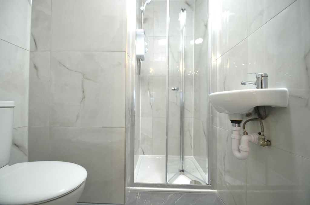 Property photo 3 of 4 R5, Bathroom Hughes Road